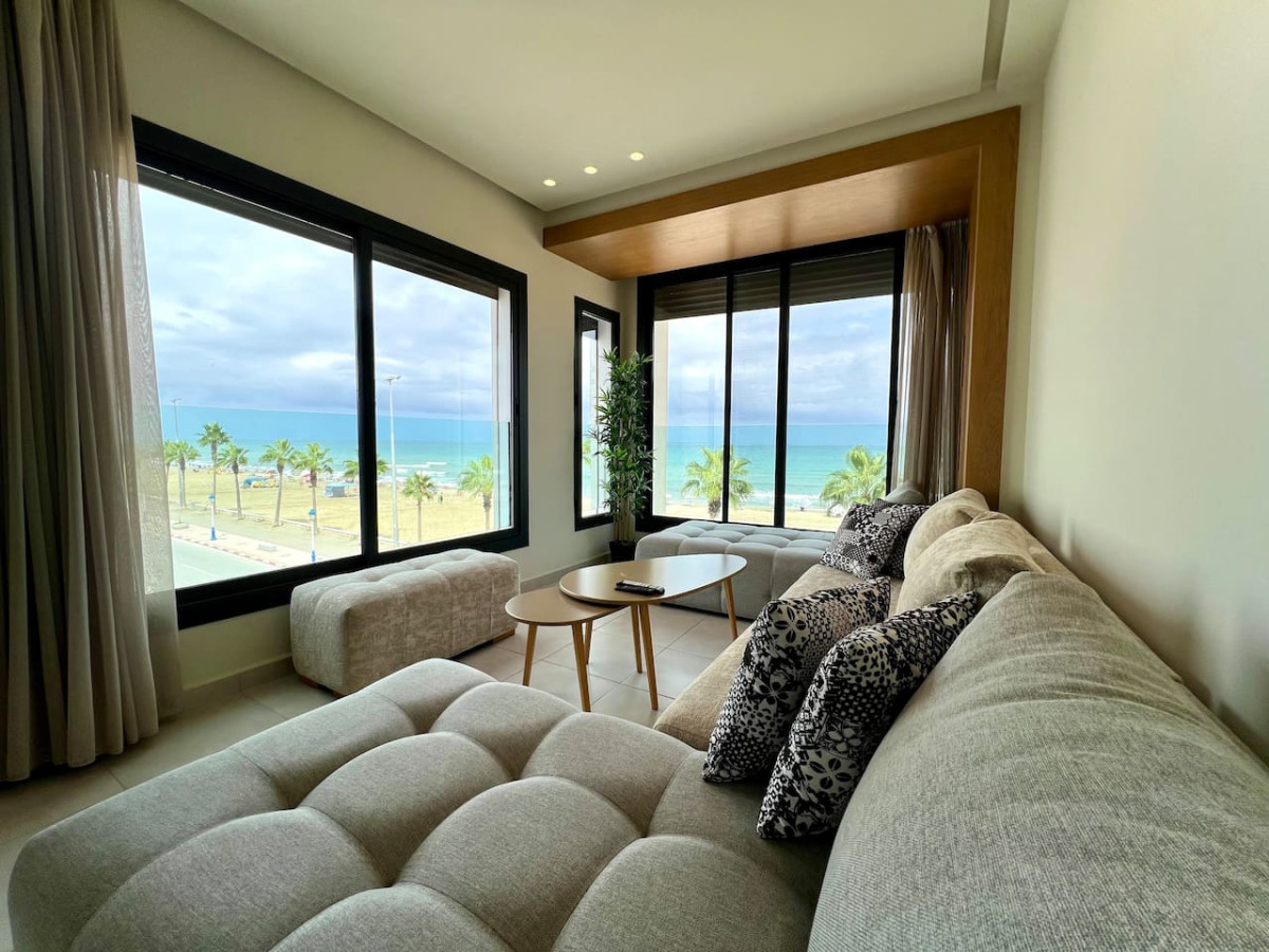 C3 · Seaview Paradise