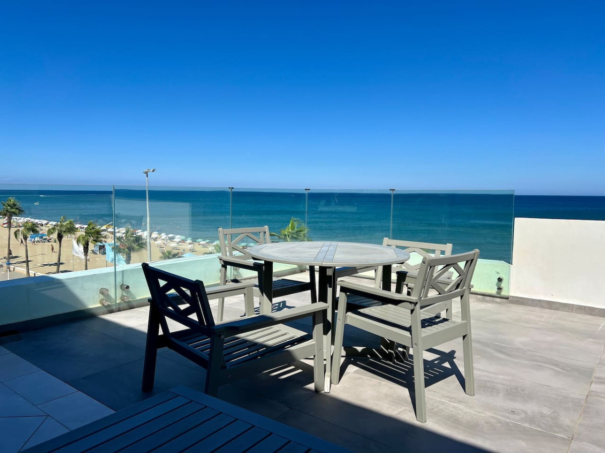 C5 · Sun And Sea Apartment
