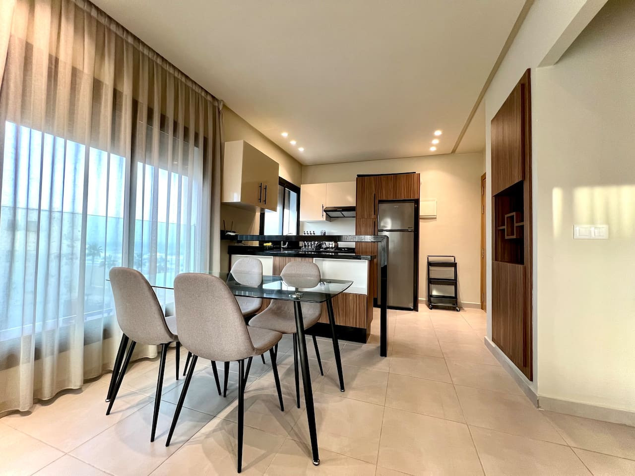 C6 · Golden Sunny Apartment