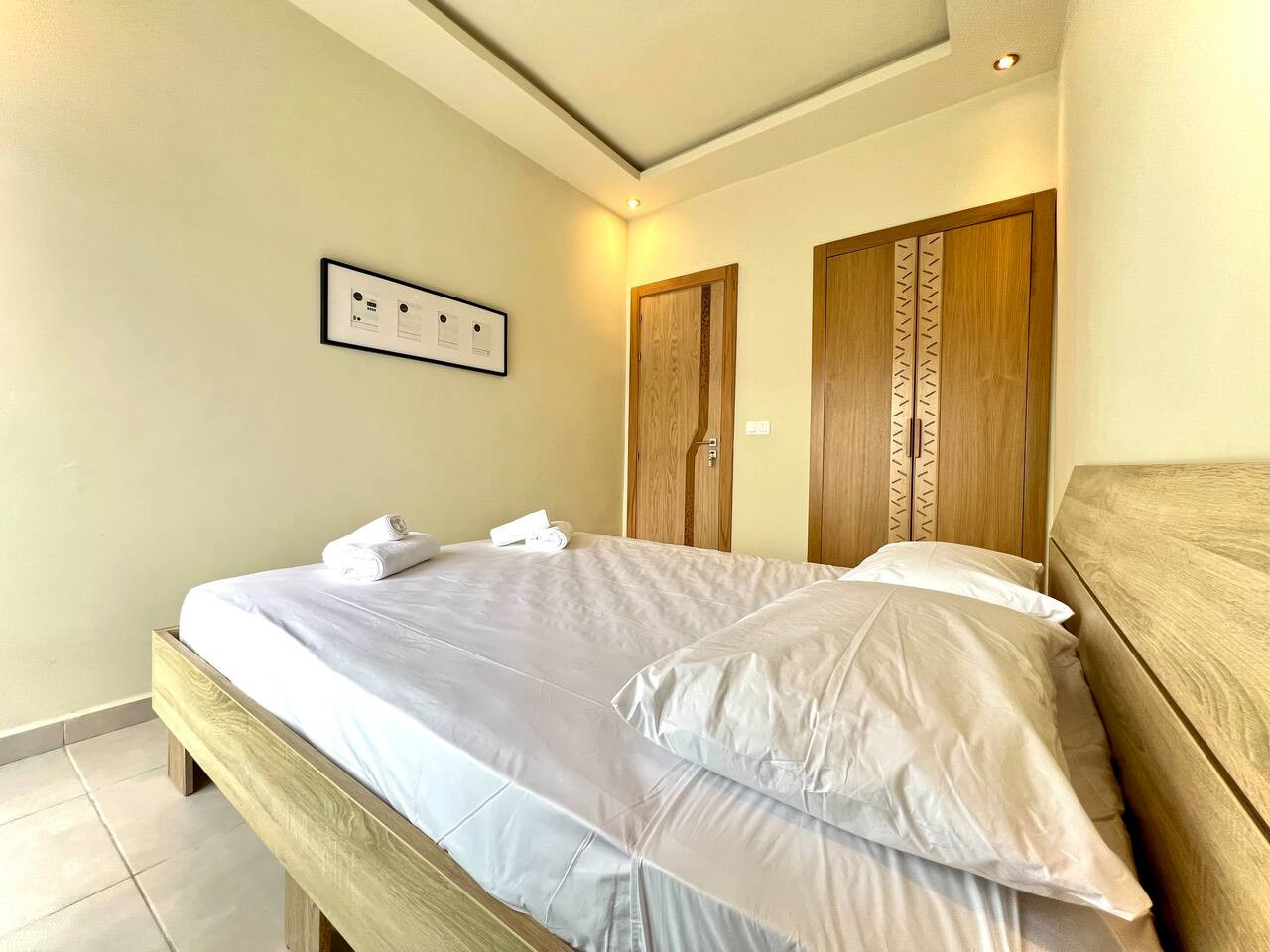 C6 · Golden Sunny Apartment
