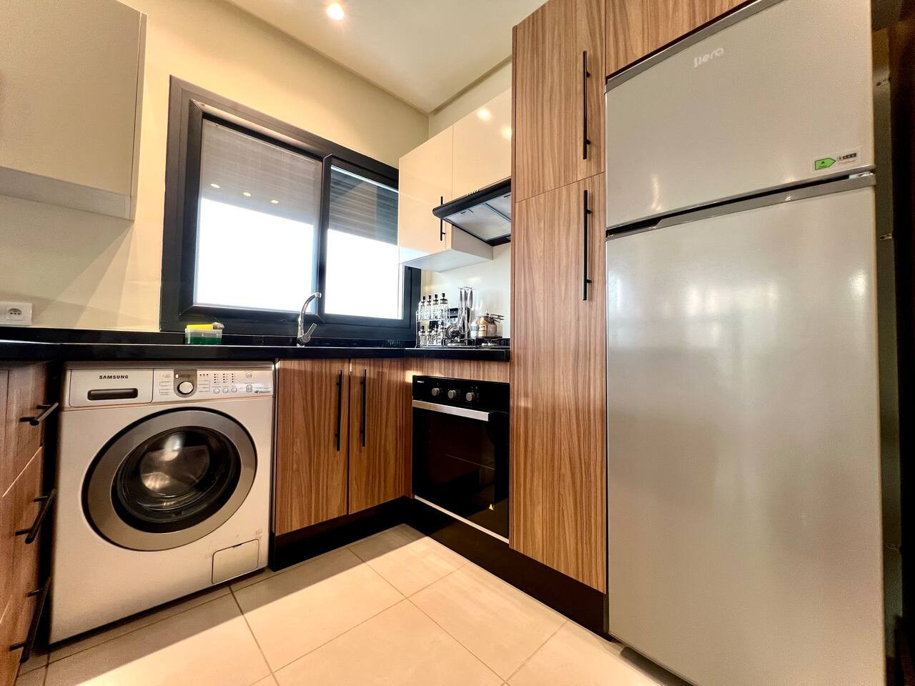C6 · Golden Sunny Apartment