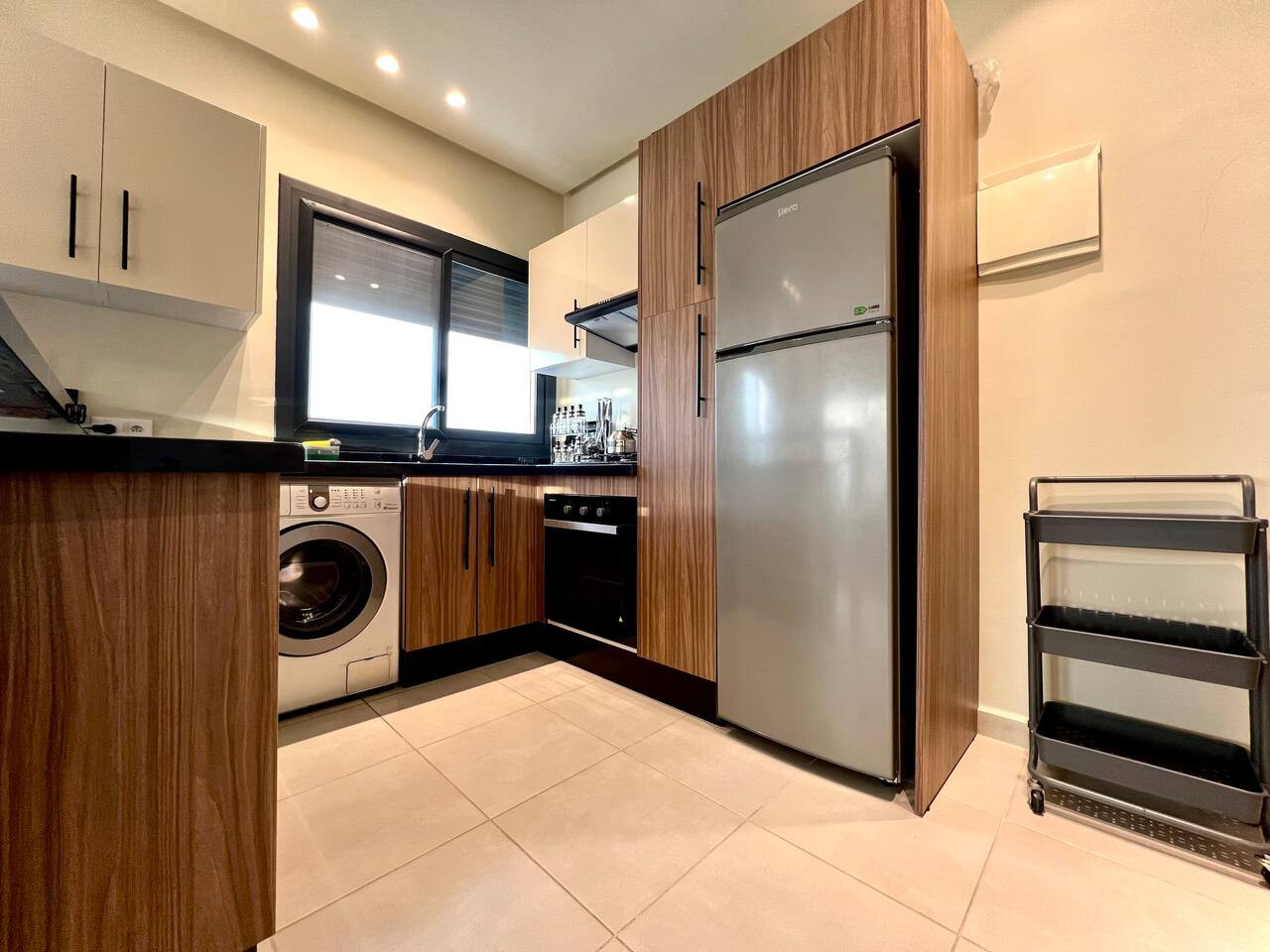 C6 · Golden Sunny Apartment