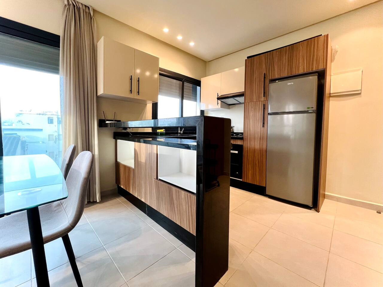 C6 · Golden Sunny Apartment