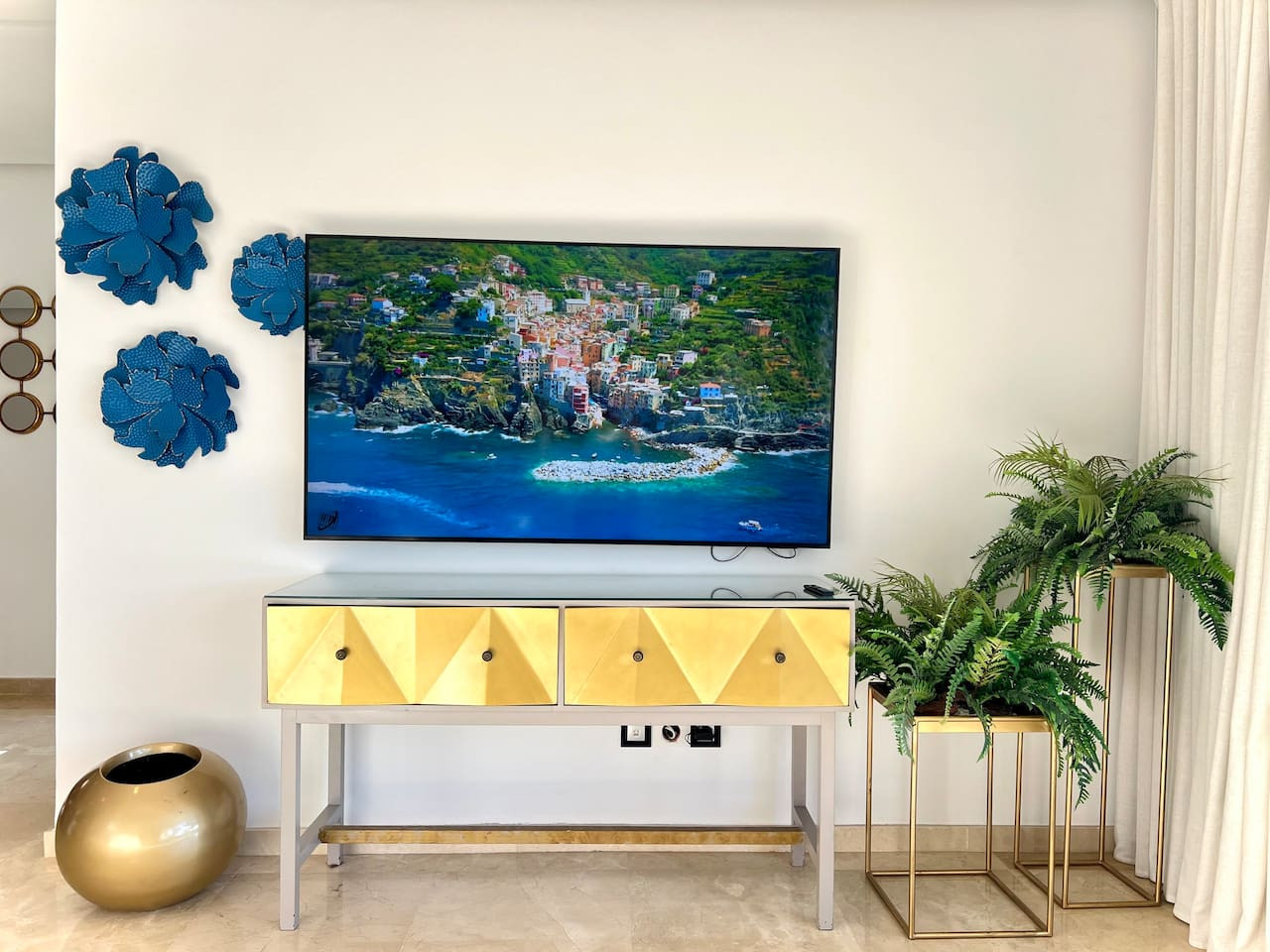 RITZ · Ritz Carlton Luxurious Stay
