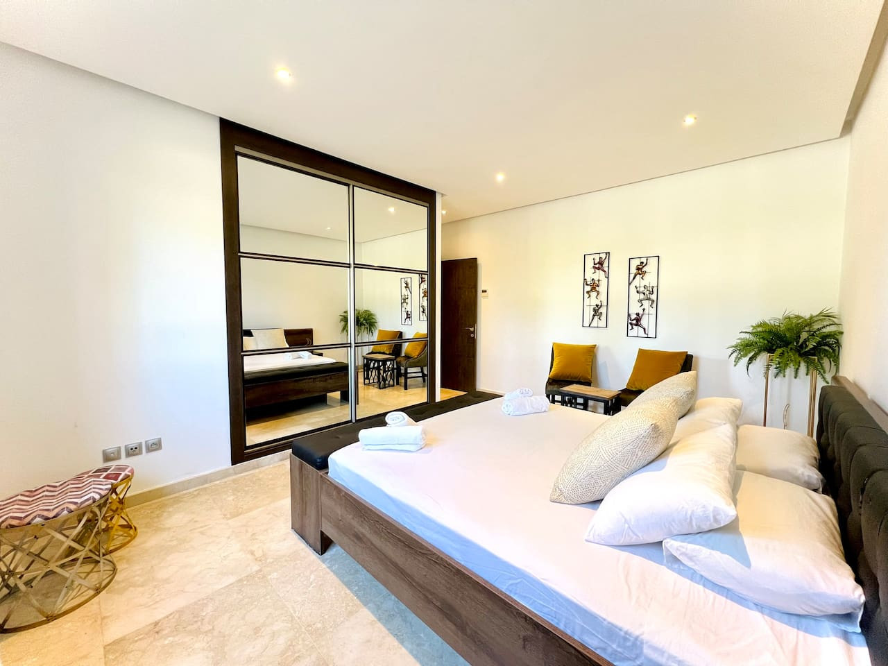 RITZ · Ritz Carlton Luxurious Stay