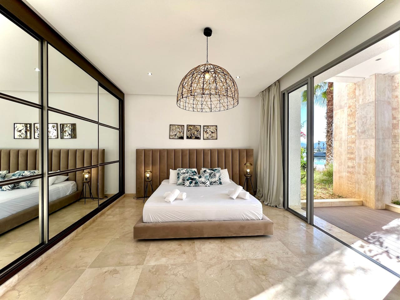 RITZ · Ritz Carlton Luxurious Stay