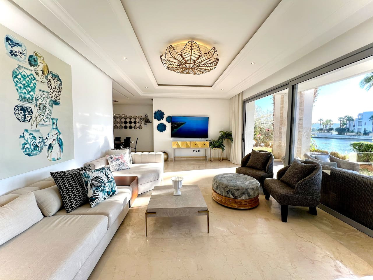 RITZ · Ritz Carlton Luxurious Stay
