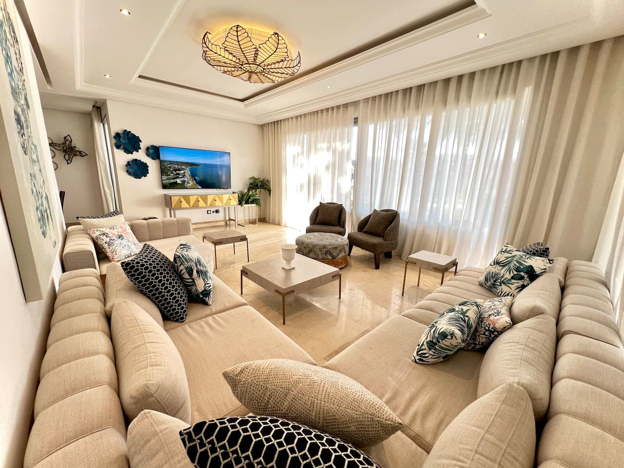 RITZ · Ritz Carlton Luxurious Stay