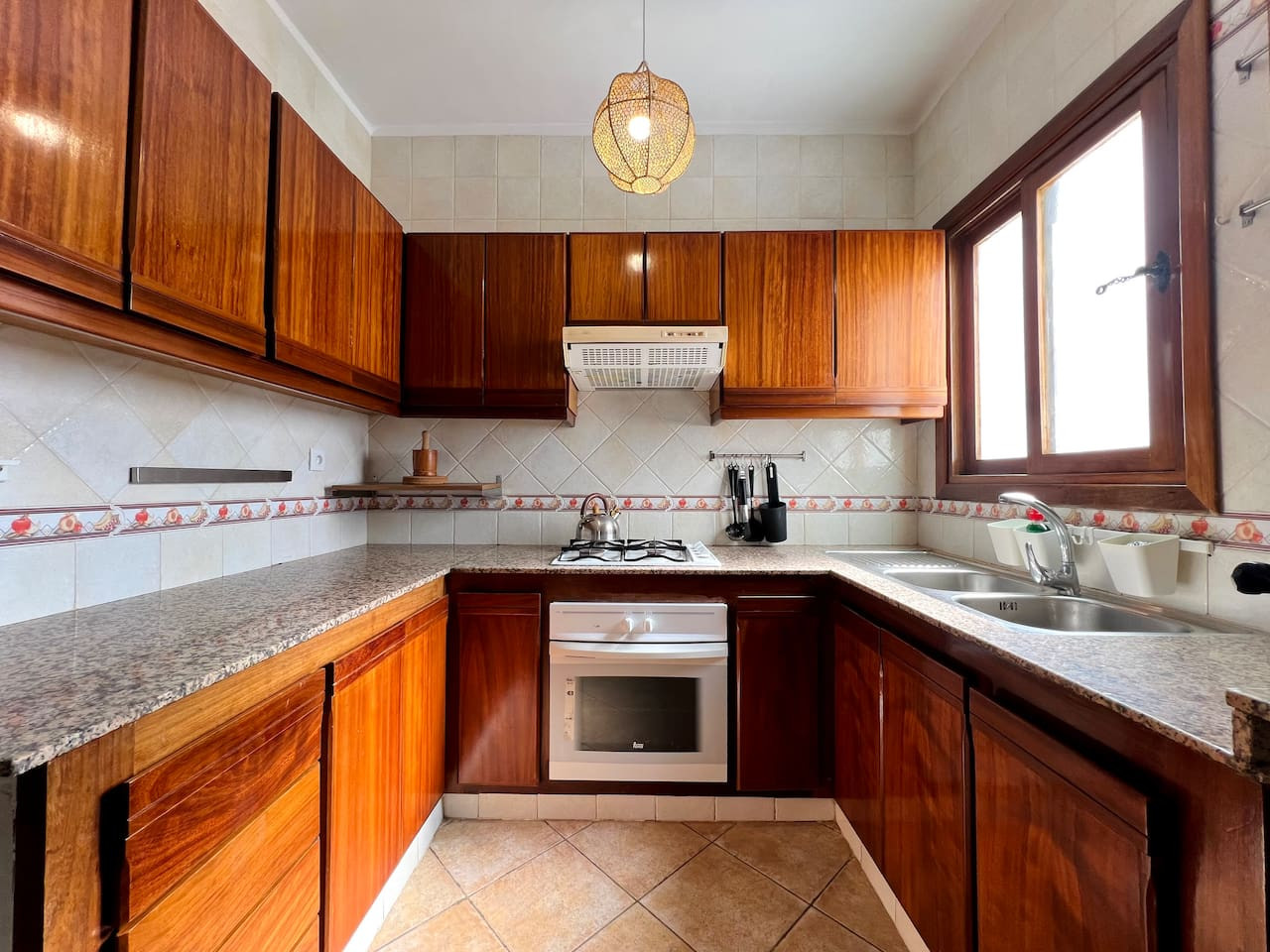 JWbis5 · Pool View Spot