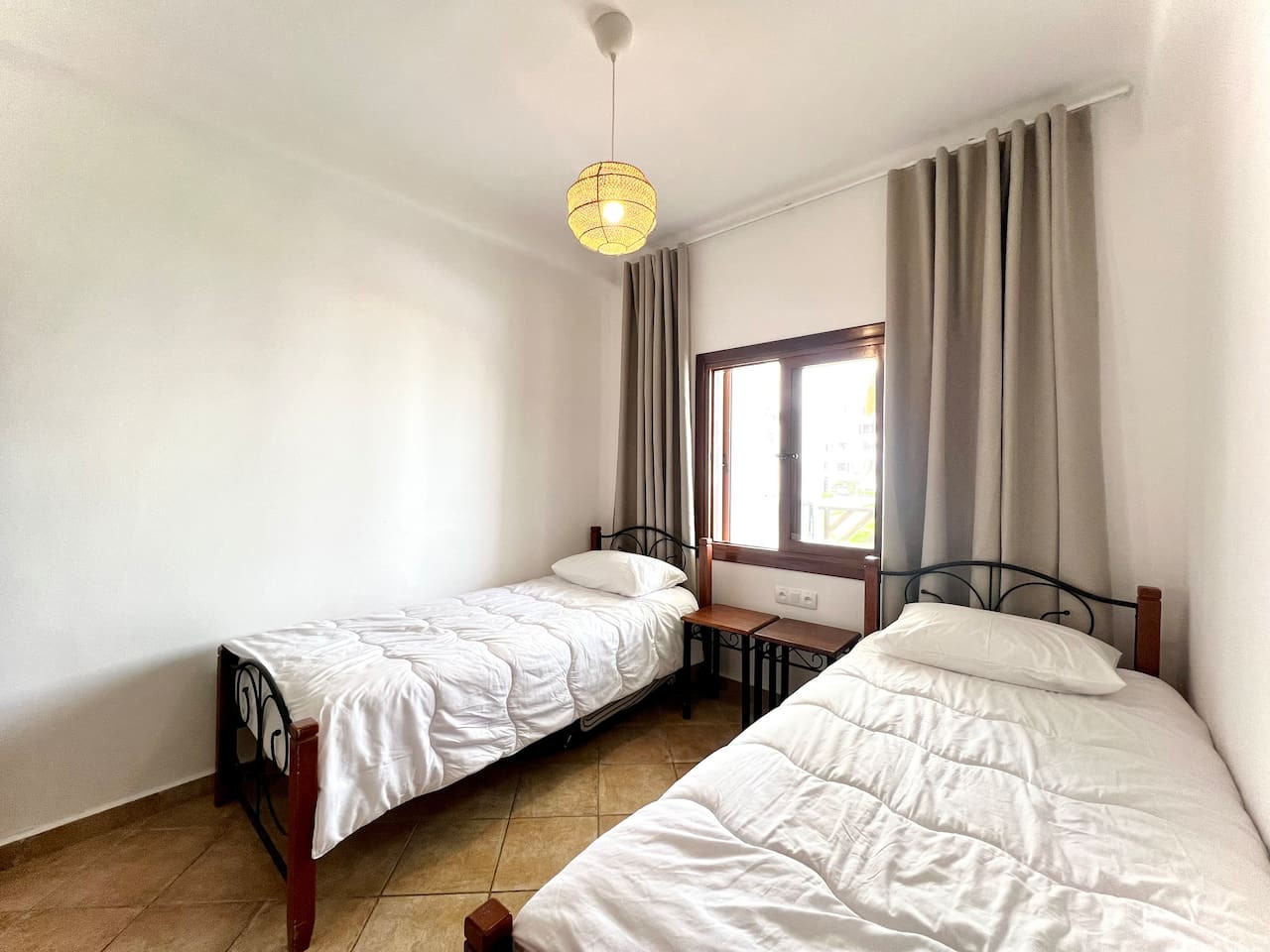 JWbis5 · Pool View Spot