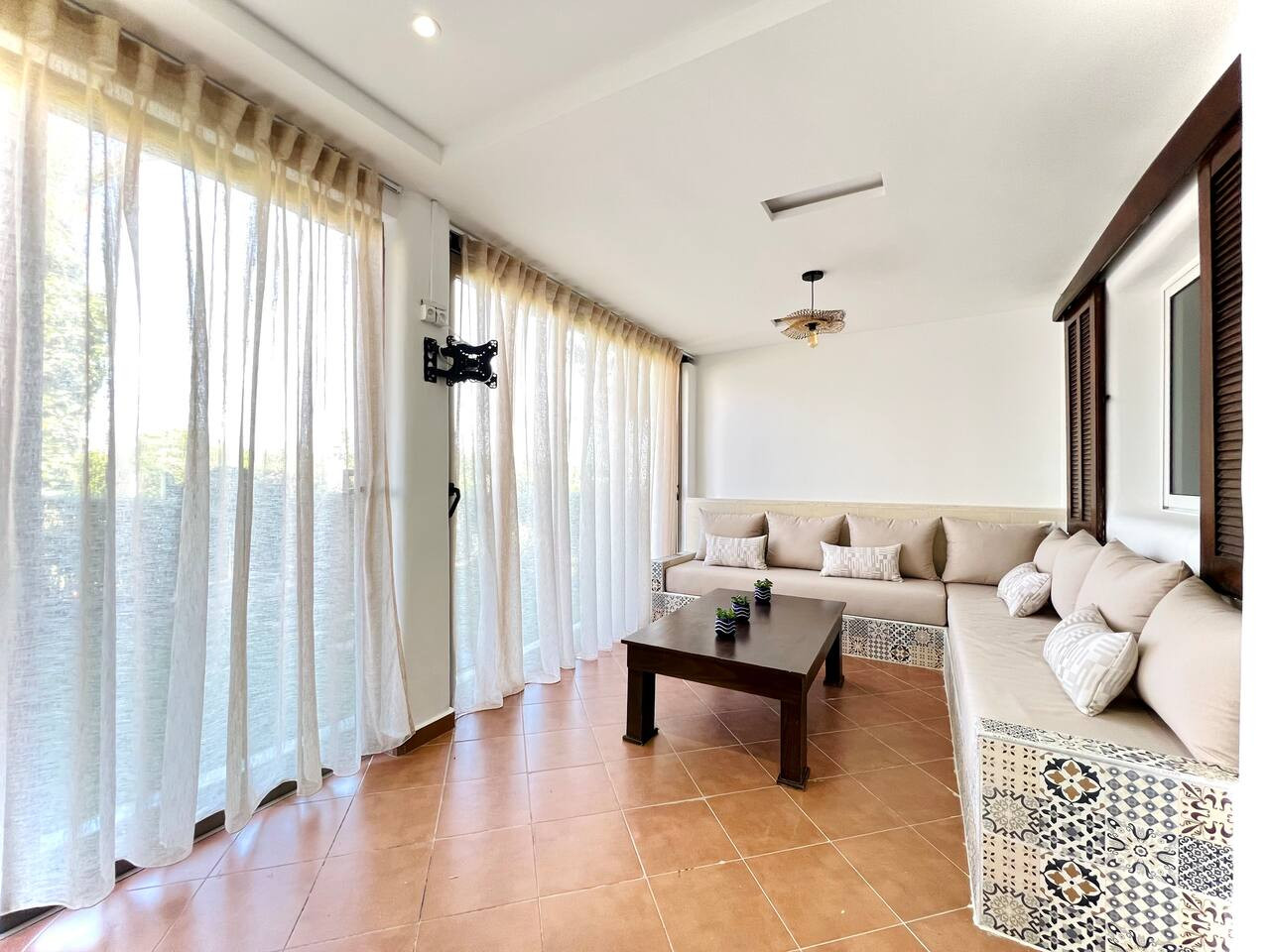 CA4 · Tropical Touch - Pool & Garden