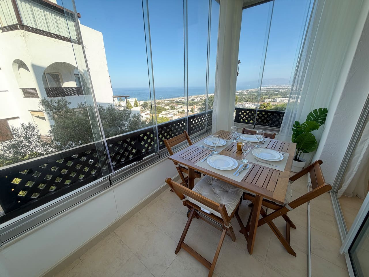 T3D8 · Panoramic View - Bella Vista