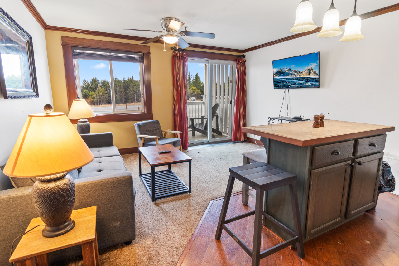 ML217 Slope Side Retreat Close to Village Ballhooter EZ Park WiFi Sleeps 4