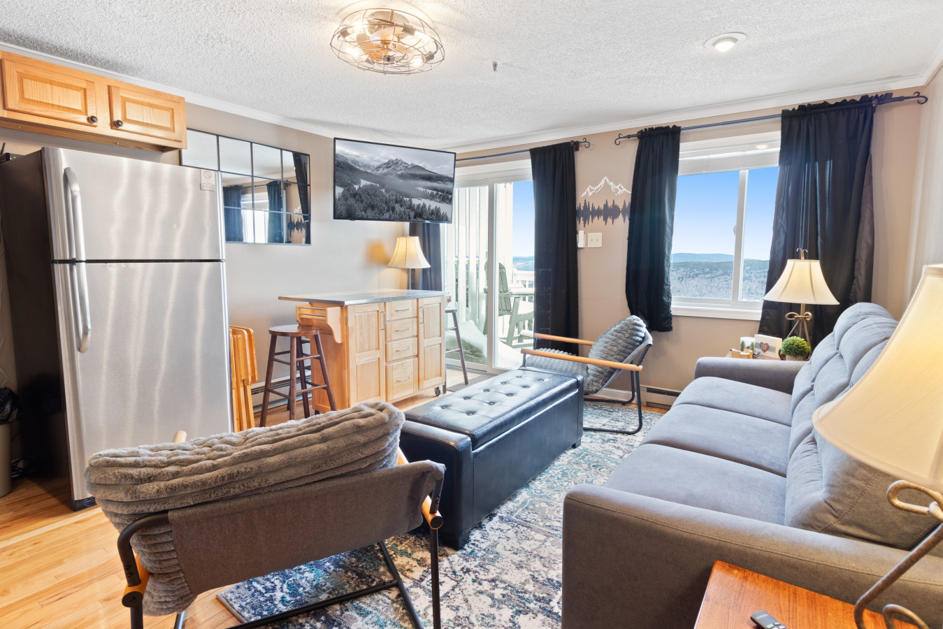 ML352 Stylish Classy Beautiful Mountain Views EZ Parking WiFi