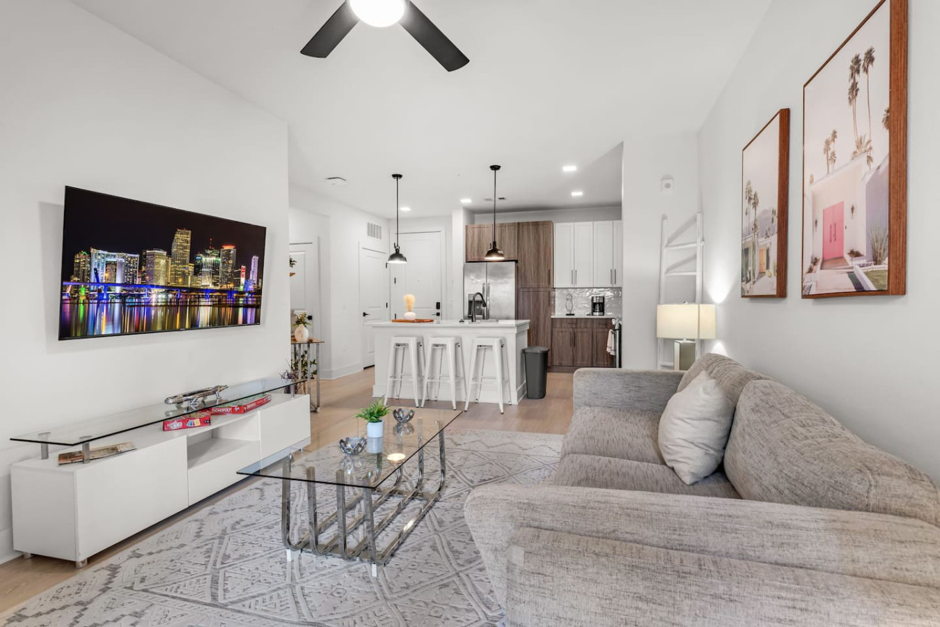 Stunning Pool Oasis And Spacious Living Area - Exquisite Retreat - Apollo Beach, FL