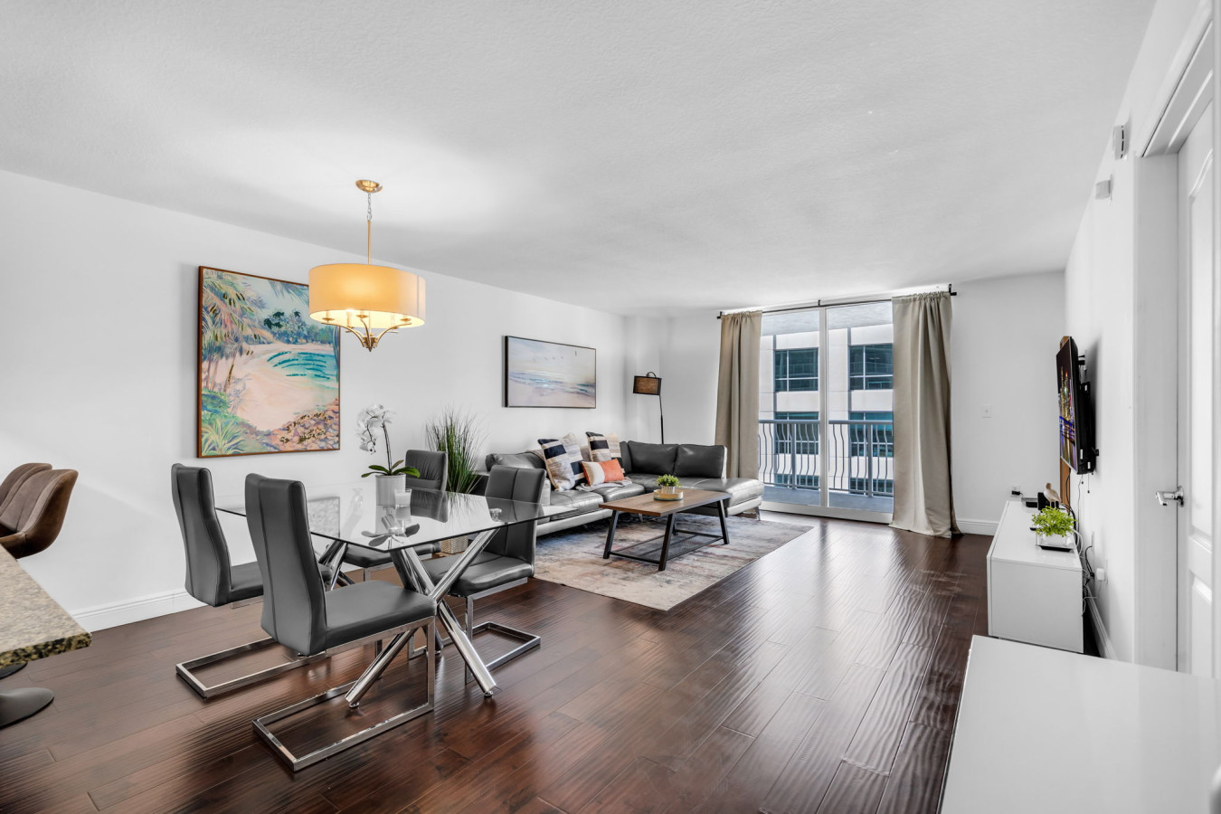 Chic Condo With Stunning City Views And Pool Access - Modern Oasis - The Bahamas