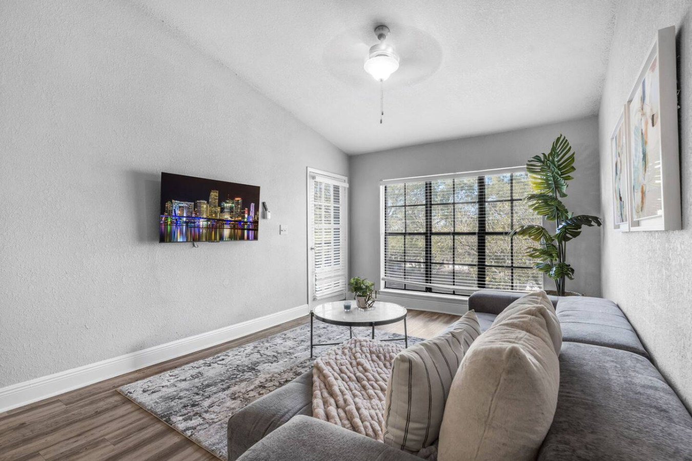 Bright 2br Fll Gem | Balcony + Free Parking - バハマ