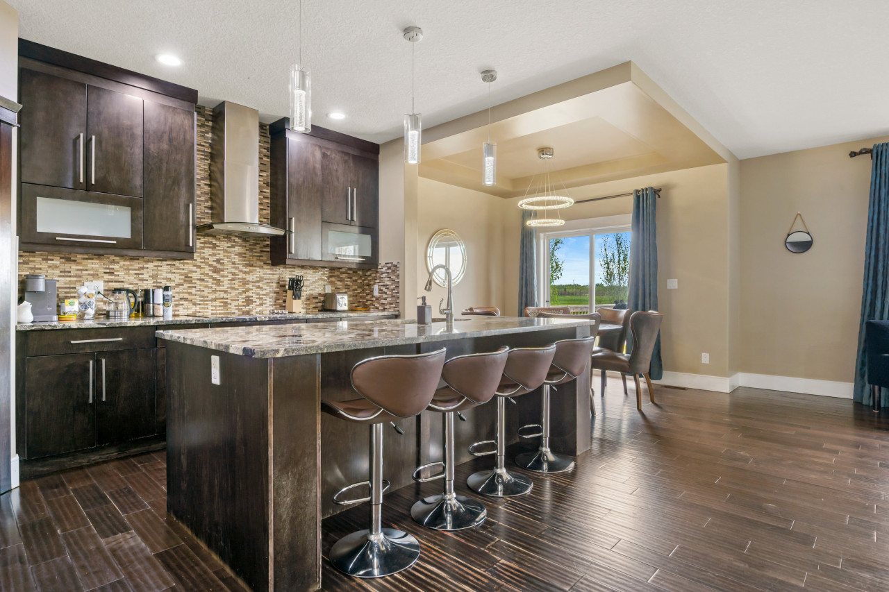 Large furnished home in Edmonton suitable for a project crew