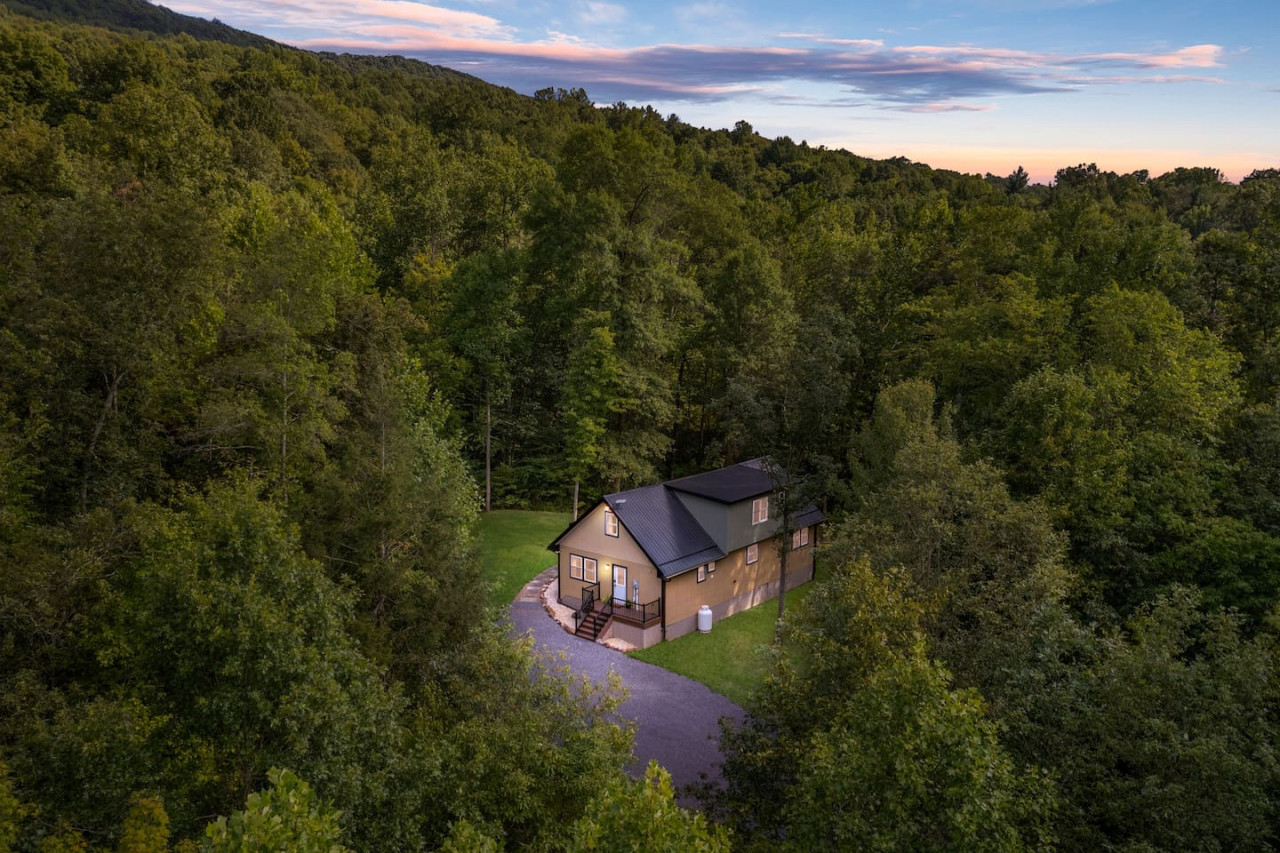 Tuscarora Mountain Retreat | Hot Tub, Hiking, Family Cabin