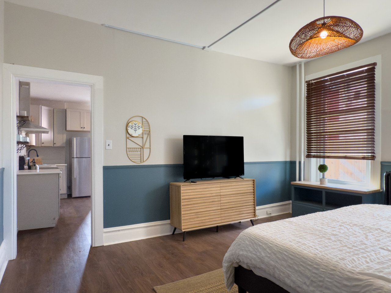 The Church Street Suite - Downtown, Cozy, Parking