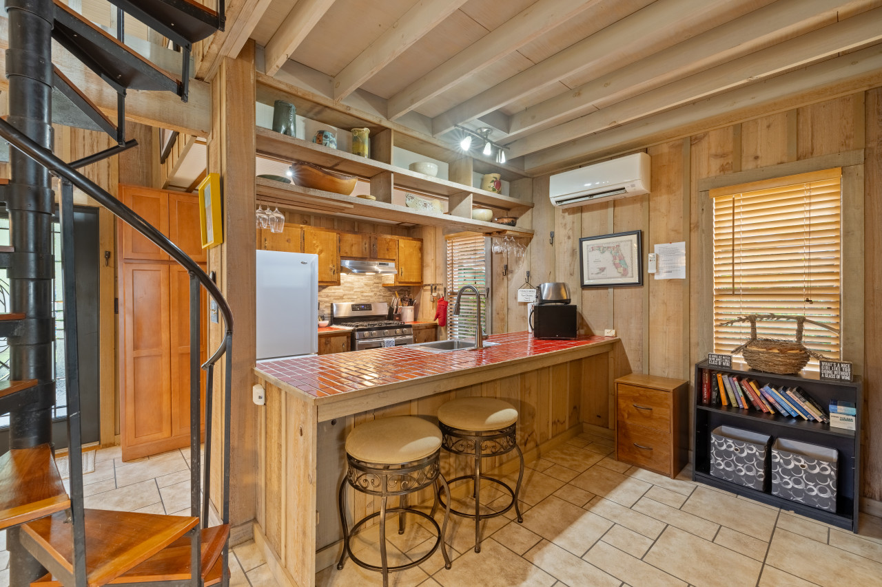 Hook, Wine & Sinker Cottage