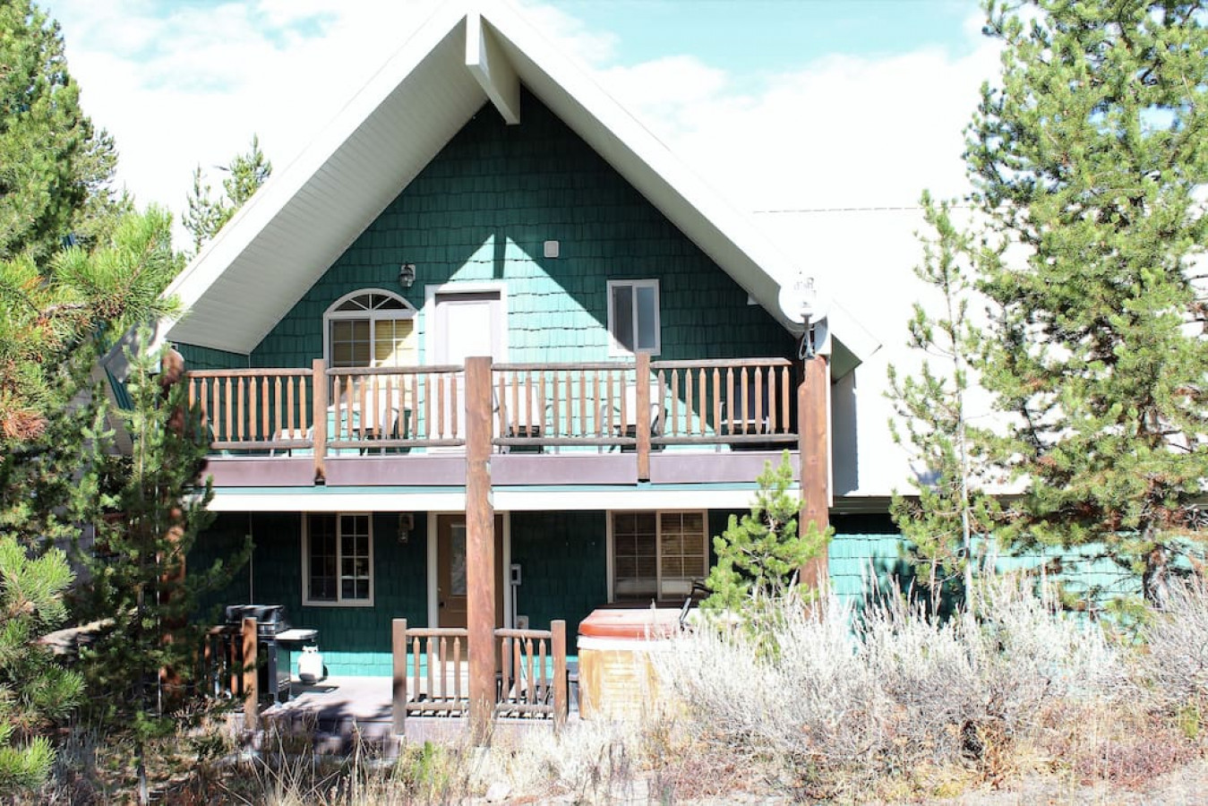 Hot tub, Grill, and extra seating on the upstairs balcony