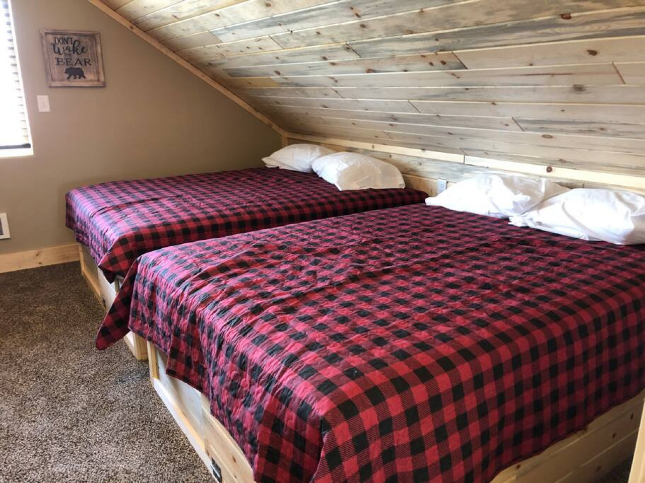 4 queens in the bedroom