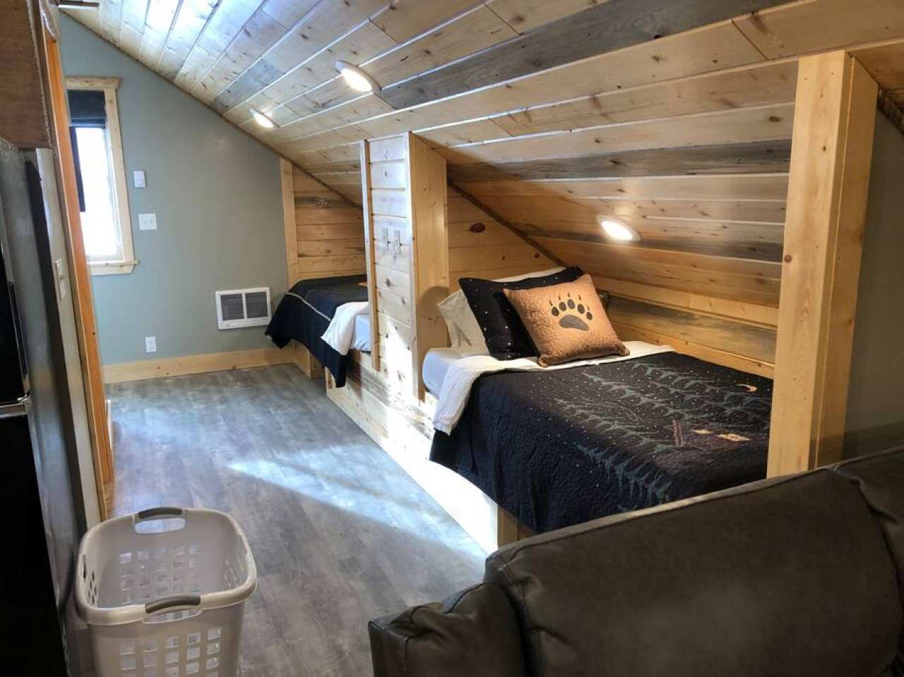 Extra sleeping with twin beds built into the wall