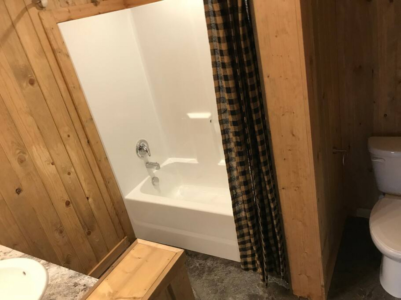Family Cabin Unit #7 5