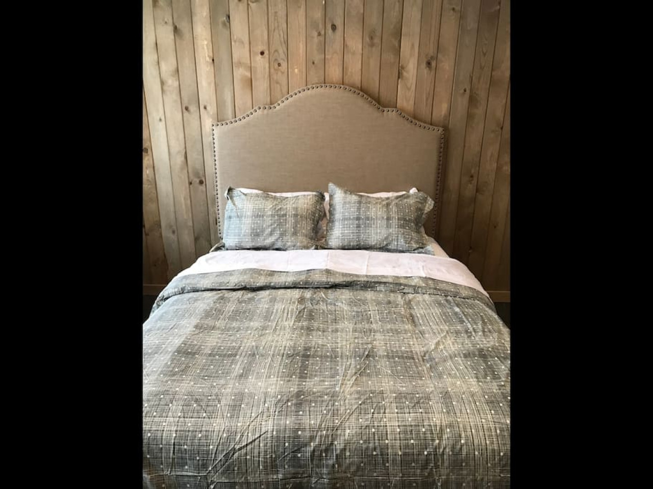 Queen bed