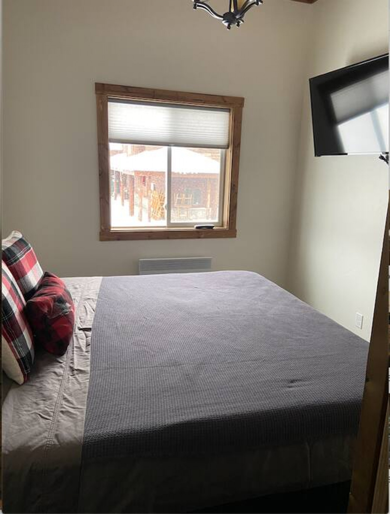 King bed in the upstairs bedroom