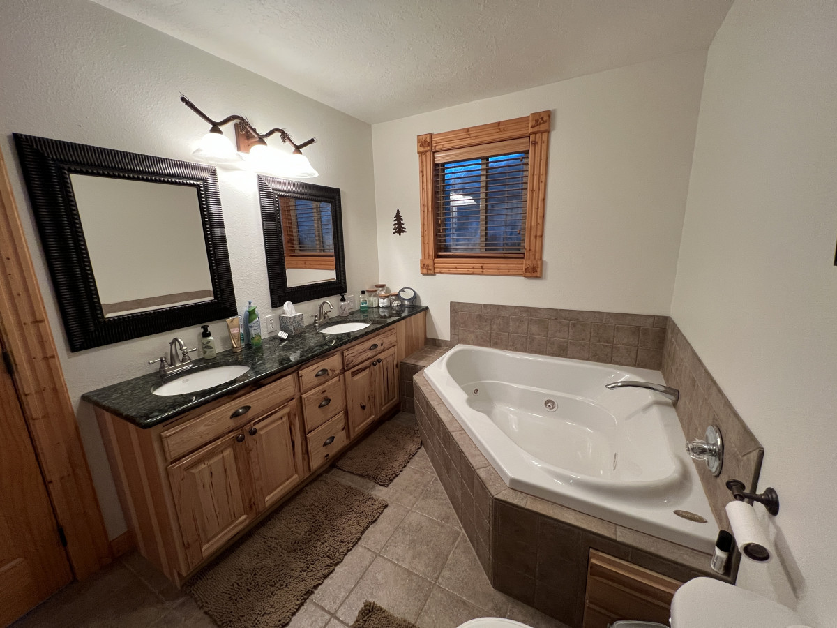 Whispering Pine Cabin 5