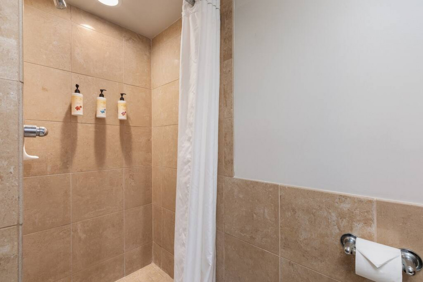 Cozy Waikiki Room with Free Parking photo 22