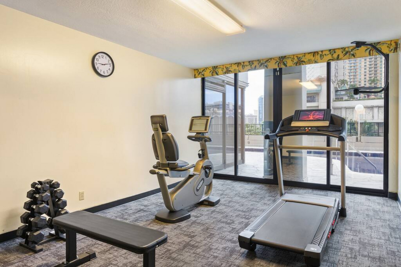 Cozy Waikiki Room with Free Parking photo 16