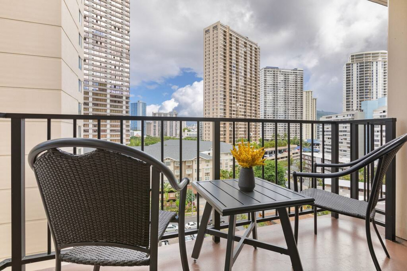 Cozy Waikiki Room with Free Parking photo 4