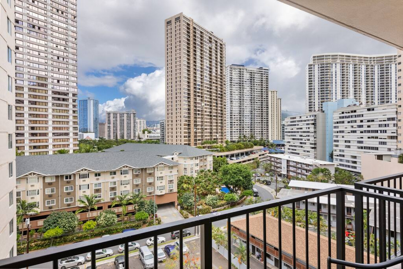 Cozy Waikiki Room with Free Parking photo 19
