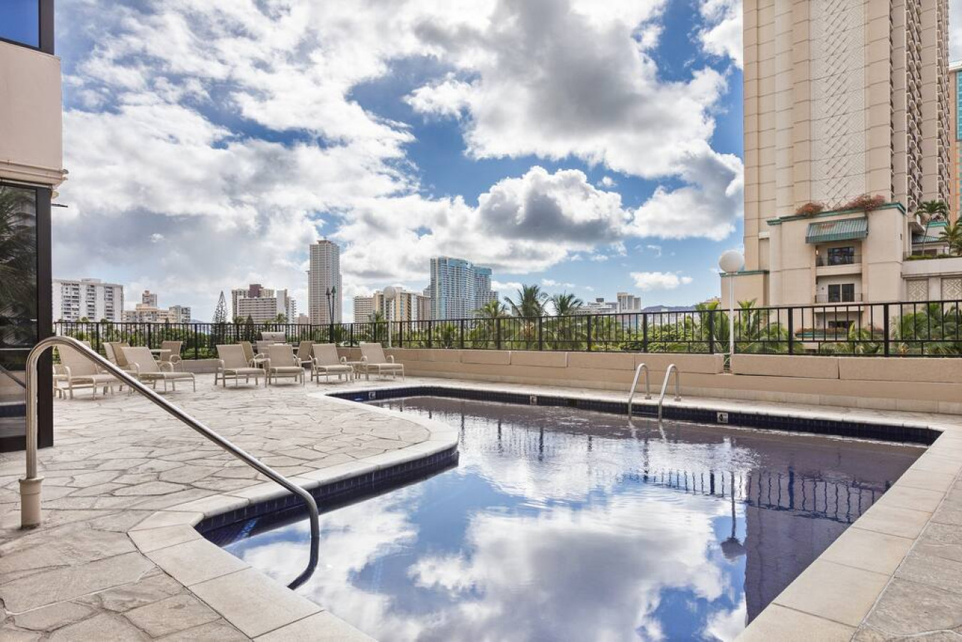 Cozy Waikiki Room with Free Parking photo 15