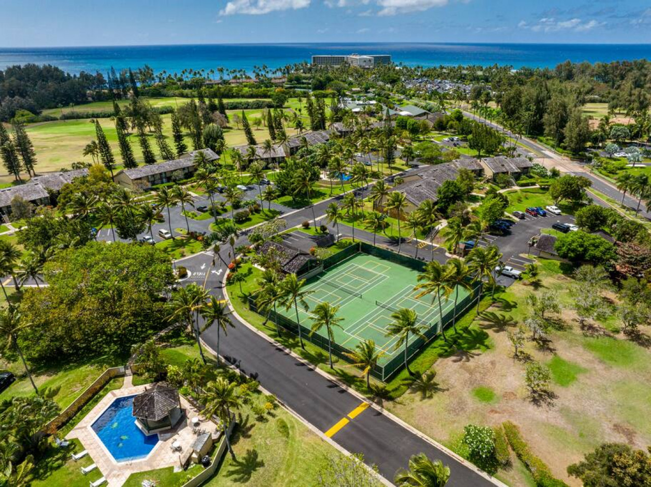 Spacious Family Condo Overlooking Golf Course photo 43