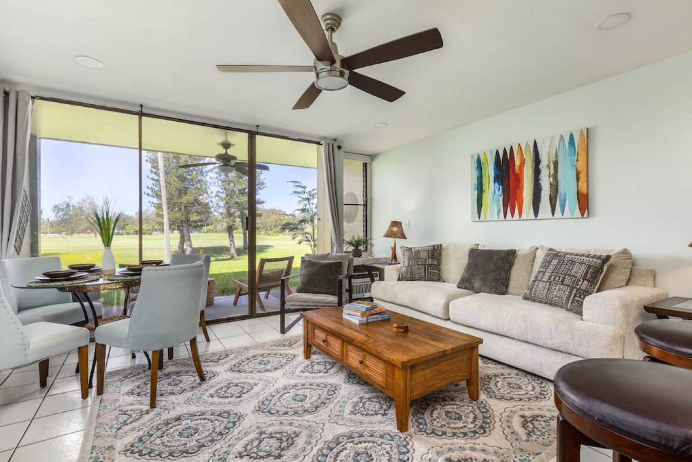 Spacious and beautifully decorated living room