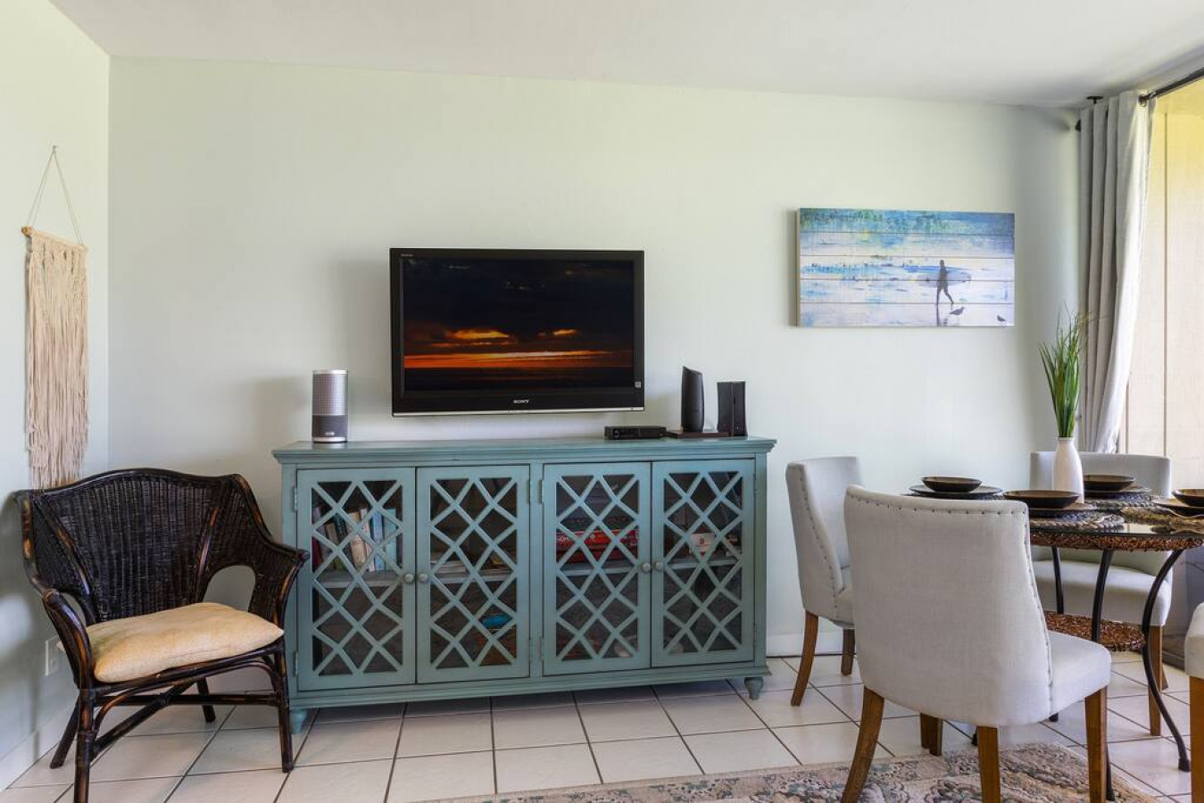 Flat screen TV to relax and watch your favorite movie or show