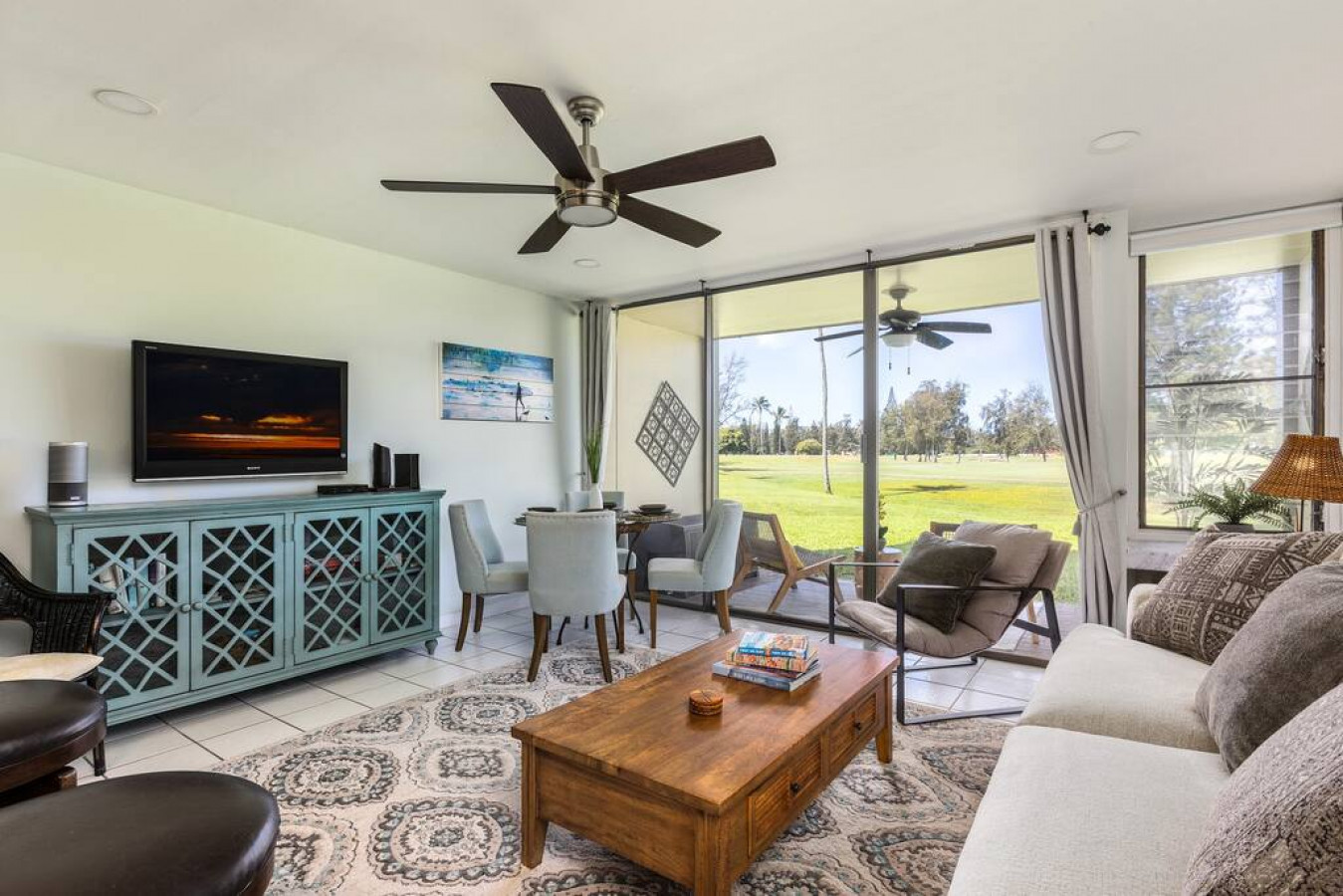 Spacious and beautifully decorated living room