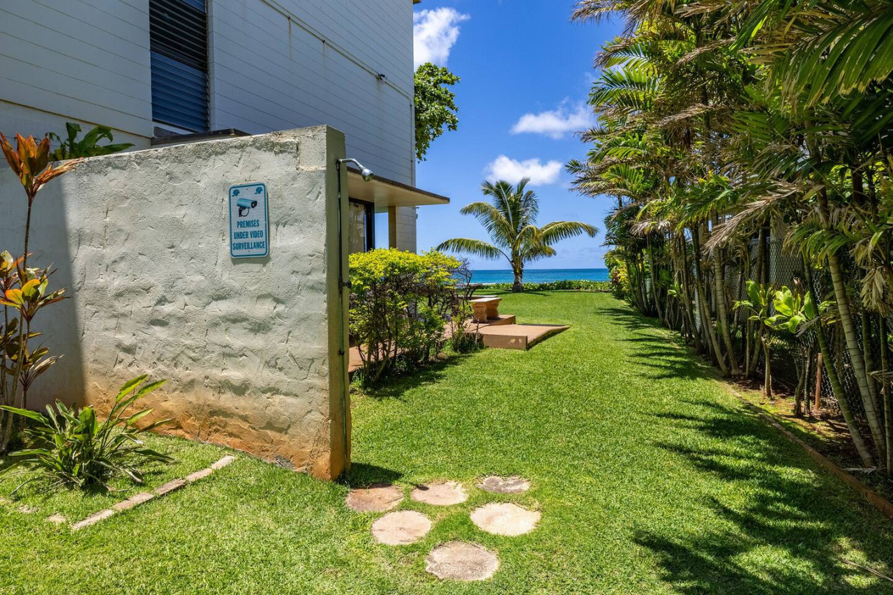 Private Beachfront Retreat in Haleiwa photo 19