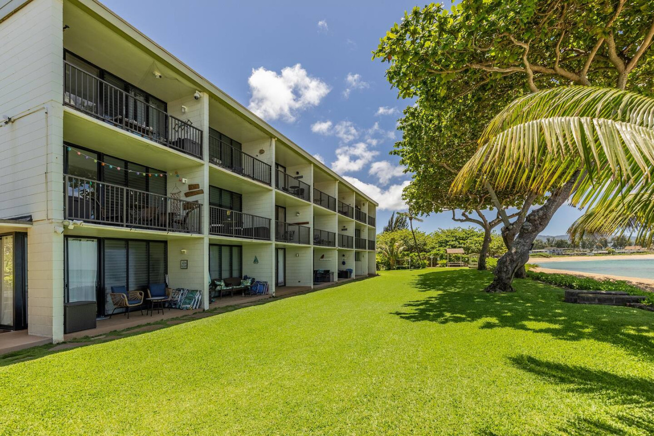 Private Beachfront Retreat in Haleiwa photo 15