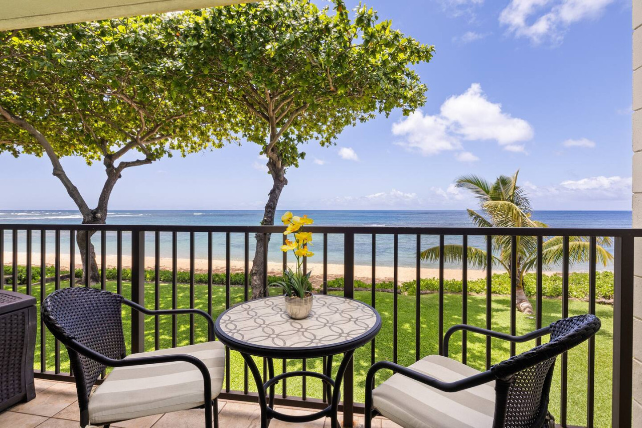 Private Beachfront Retreat in Haleiwa photo 3