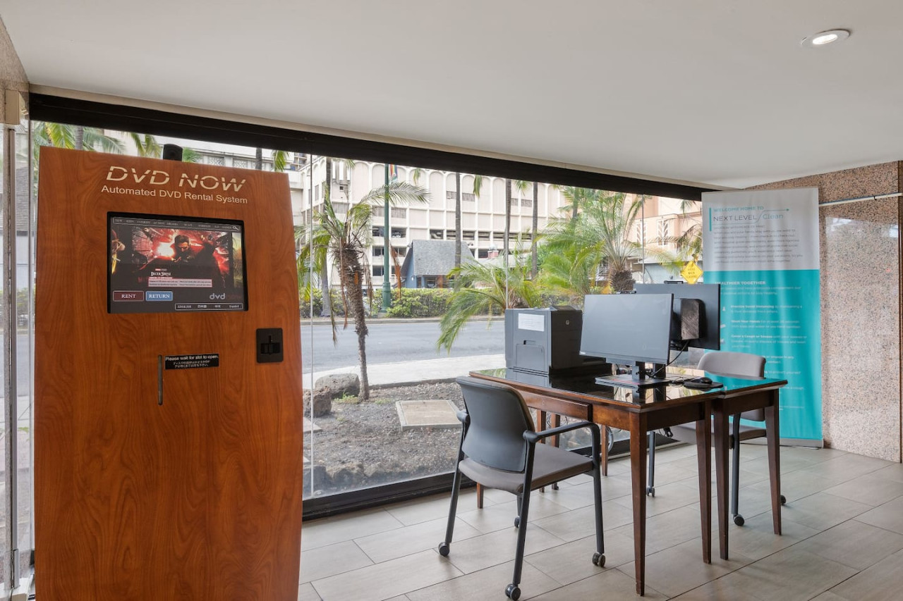Comfortable Hotel Room in Honolulu photo 33