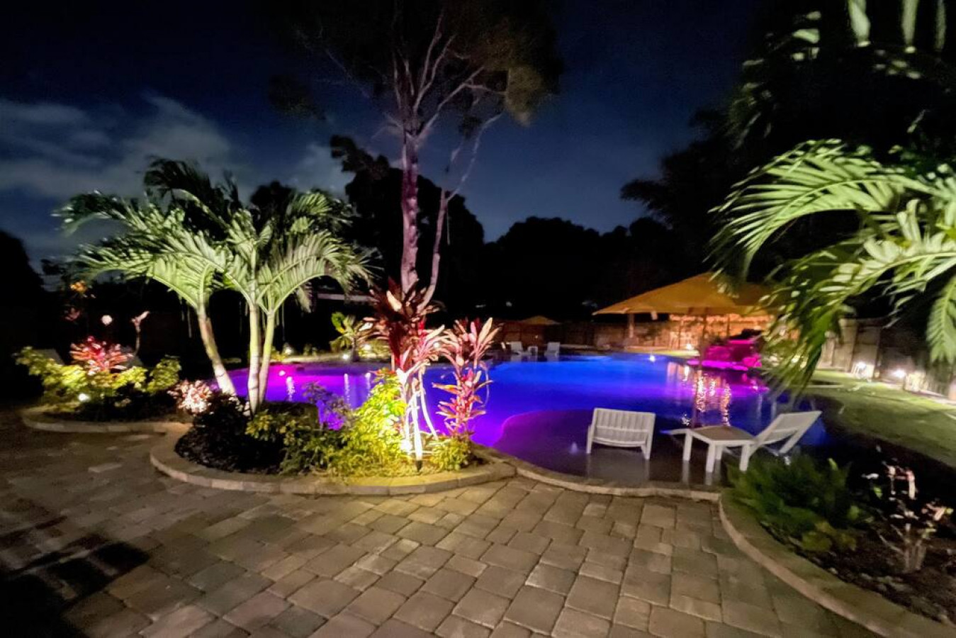 Luxury Tropical Paradise and private resort size heated Pool & Spa thumbnail 6