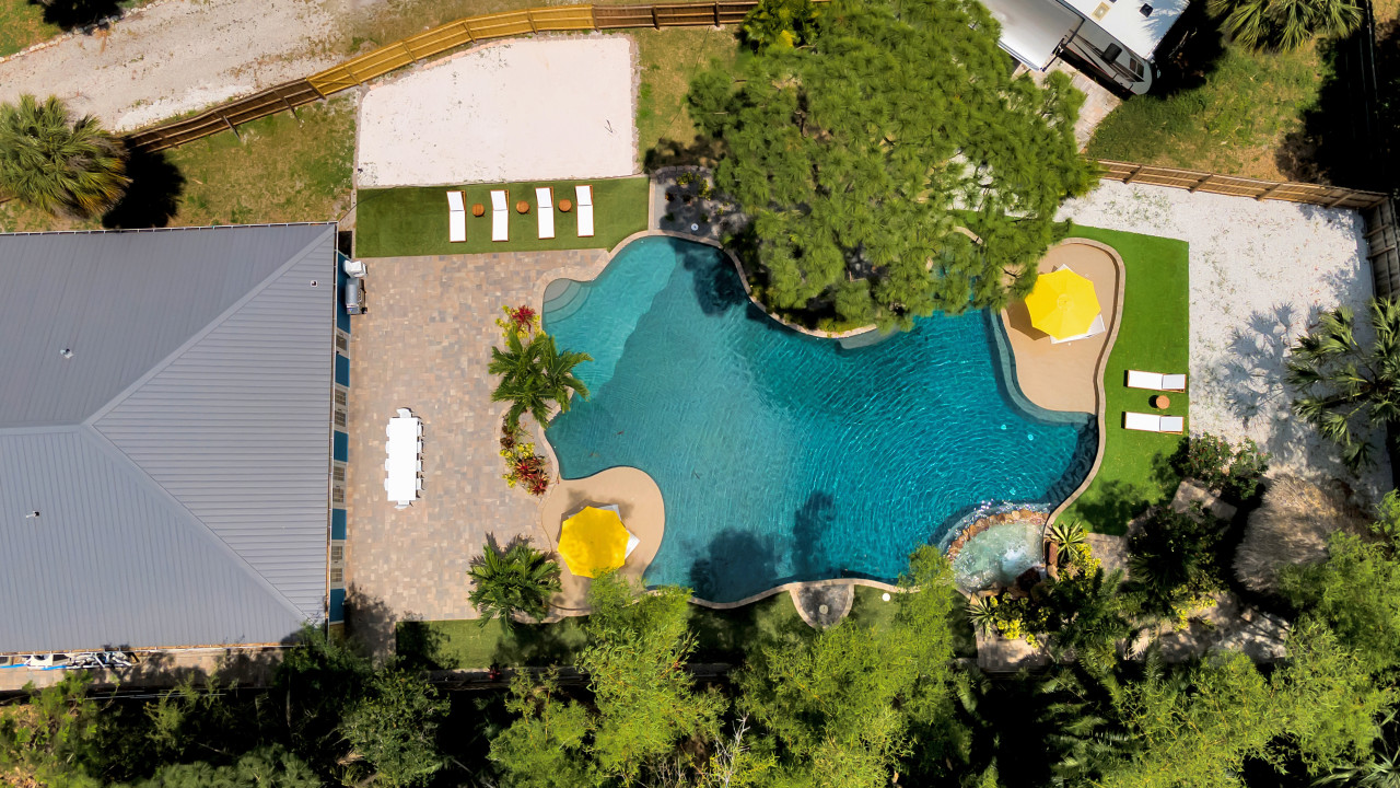 Luxury Tropical Paradise and private resort size heated Pool & Spa thumbnail 38