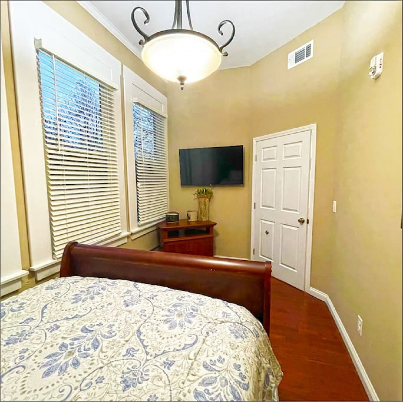 The Flat on Front Street