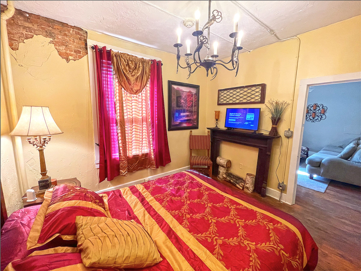 Dottie's Place in Heart of Historic Roscoe Village