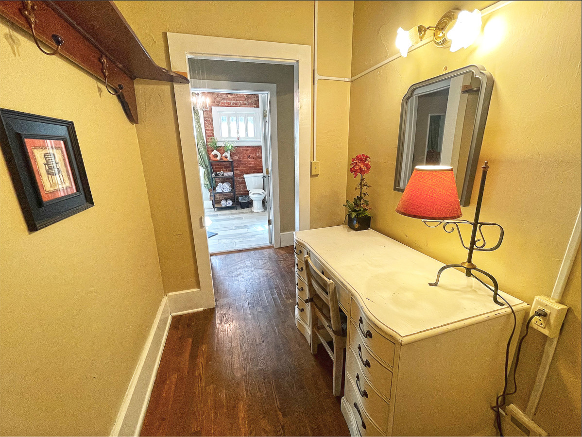 Dottie's Place in Heart of Historic Roscoe Village